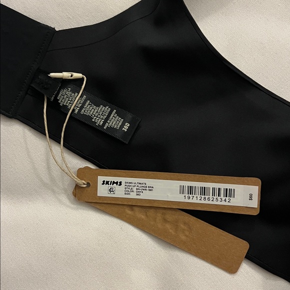 SKIMS ULTIMATE TEARDROP PUSH-UP BRA - Picture 3 of 3